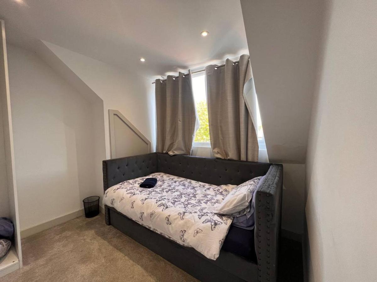 Star London Finchley Road 3-Bed Haven Apartment ภายนอก รูปภาพ